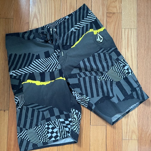 Volcom Swim Board Shorts - Picture 1 of 4